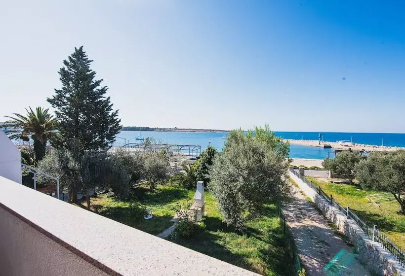 Apartments By The Sea Semy