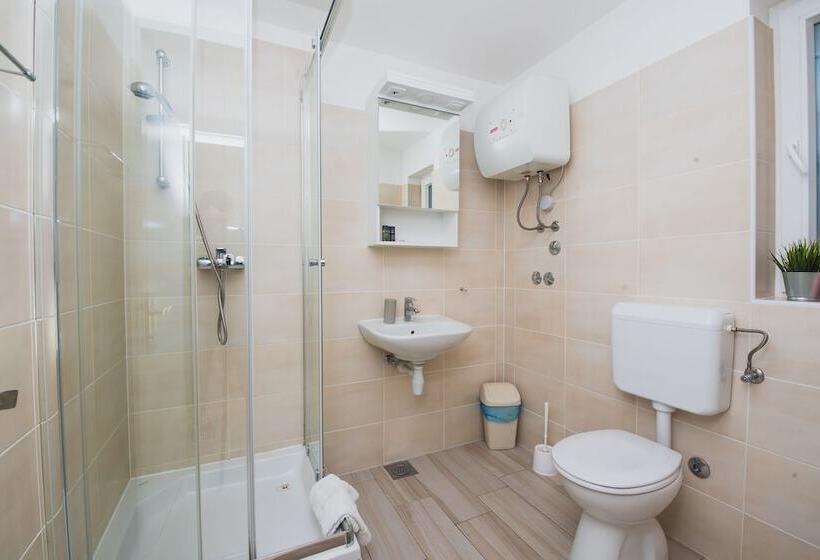 Apartments By The Sea Semy