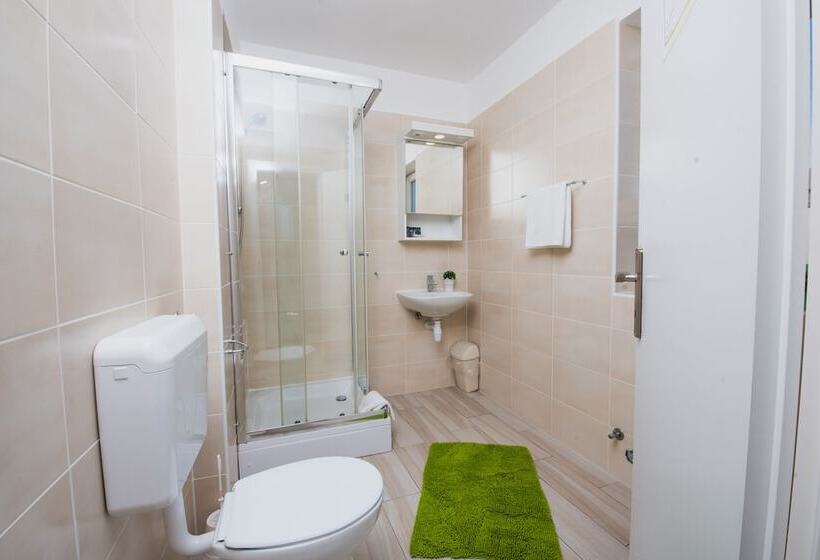 Apartments By The Sea Semy