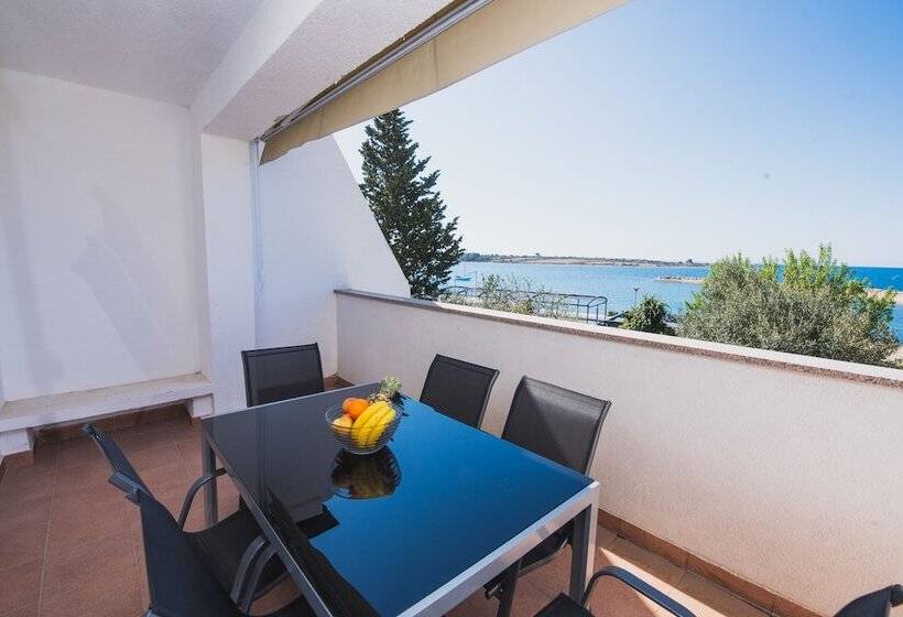 Apartments By The Sea Semy