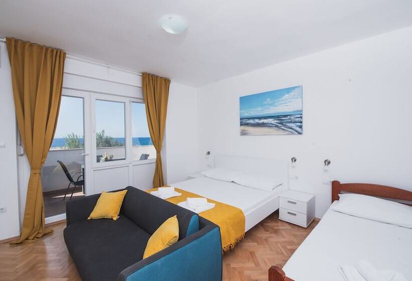 Apartments By The Sea Semy