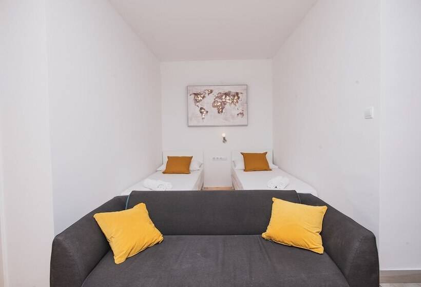 Apartments By The Sea Semy