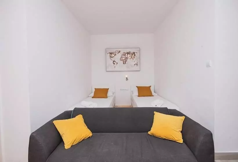Apartments By The Sea Semy
