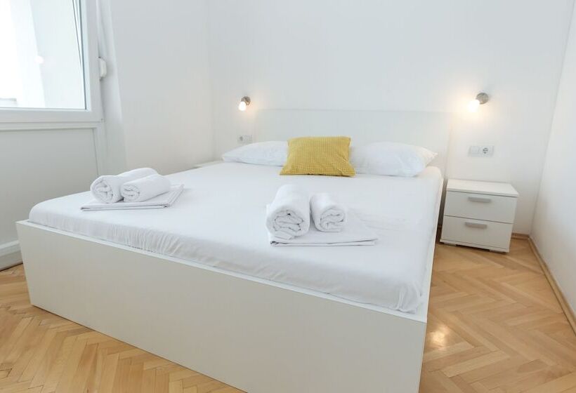 Apartments By The Sea Semy