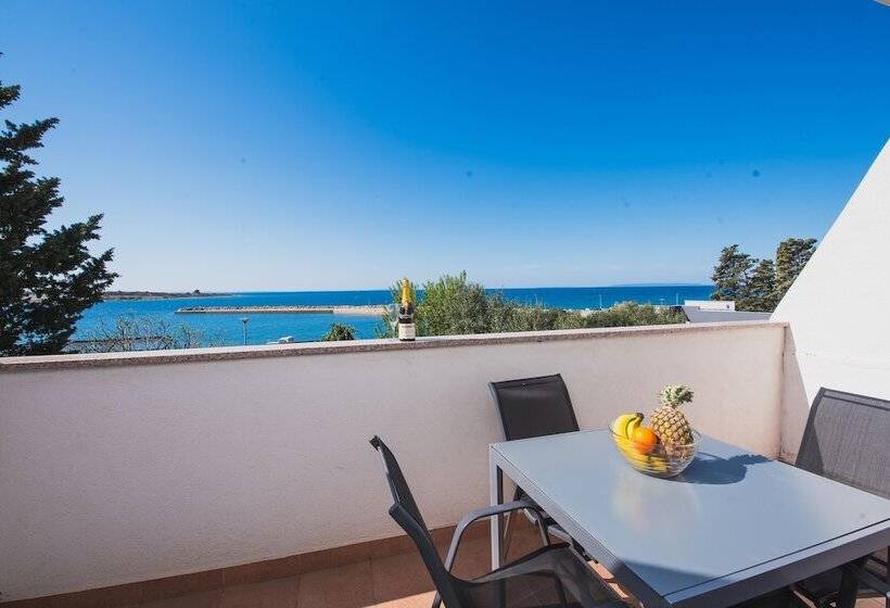 Apartments By The Sea Semy