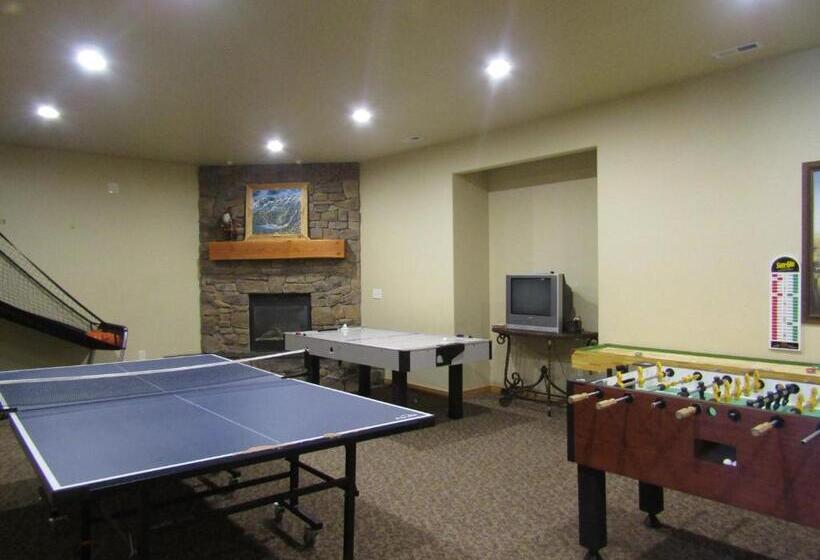 Luxury Townhouse In Wolf Creek