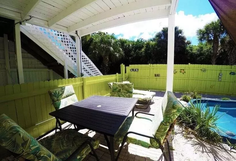 The Little Oasis Beach House