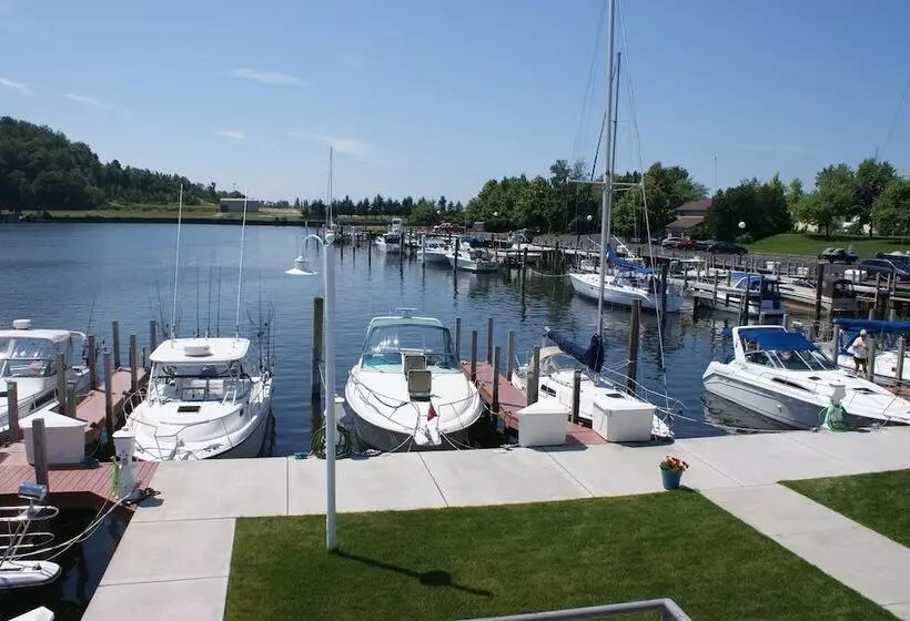 Harbor Lights Resort