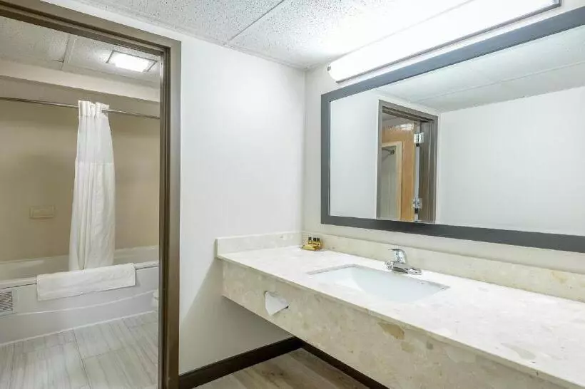 Отель Comfort Inn & Suites Chattanooga East Ridge