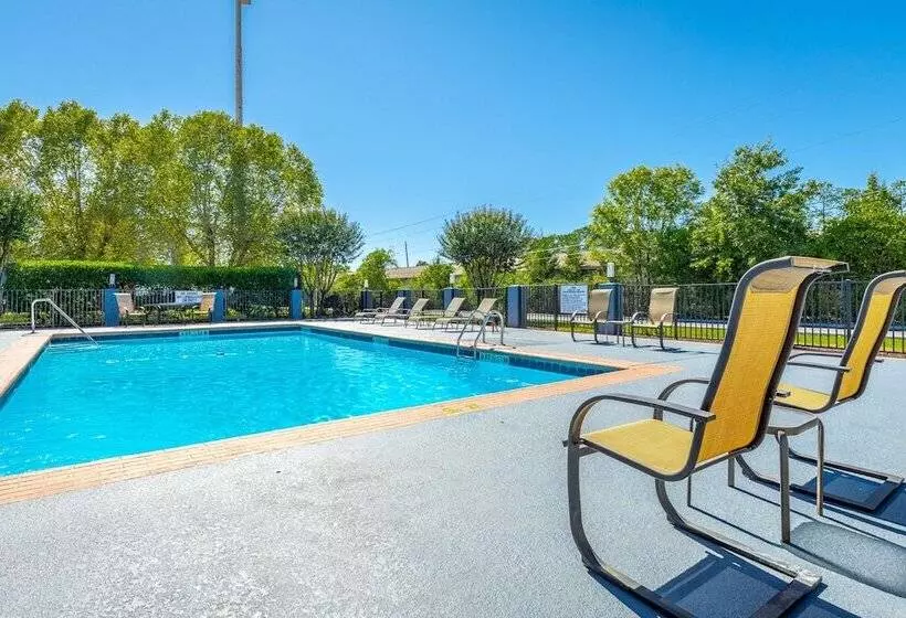 Отель Comfort Inn & Suites Chattanooga East Ridge