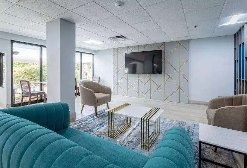 Отель Comfort Inn & Suites Chattanooga East Ridge