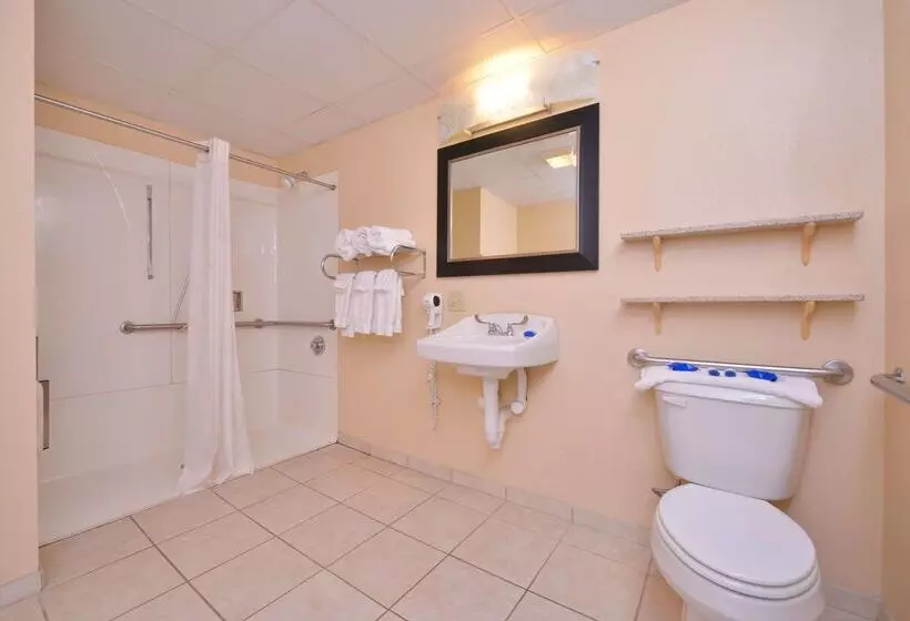 هتل Quality Inn & Suites