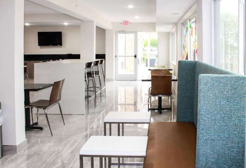 فندق Clarion Pointe Bettendorf Quad Cities