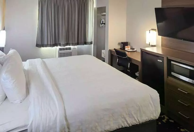 ホテル Clarion Pointe Bettendorf  Quad Cities