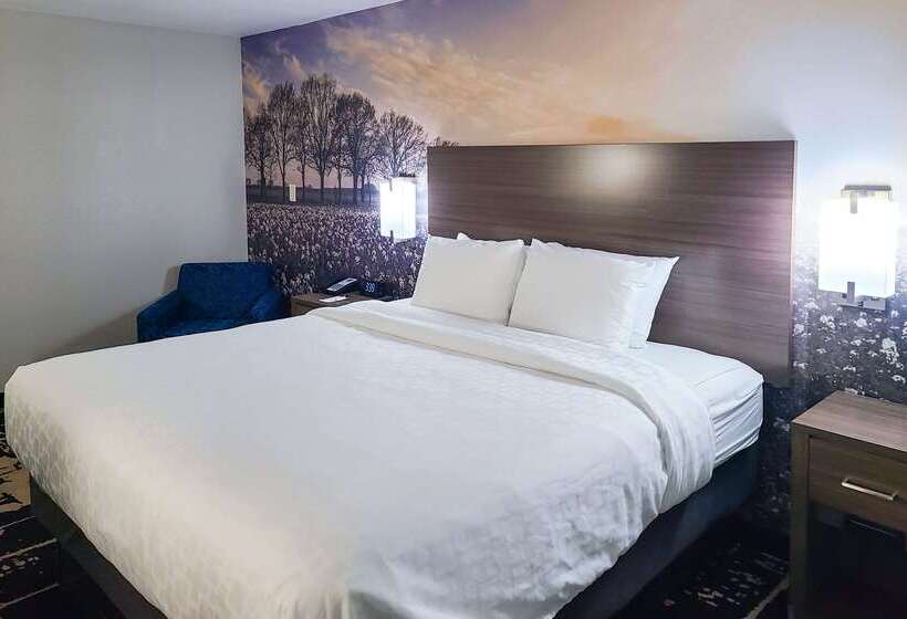 فندق Clarion Pointe Bettendorf Quad Cities