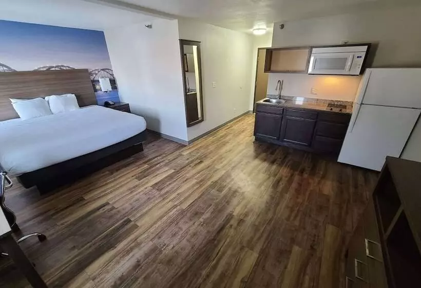 ホテル Clarion Pointe Bettendorf  Quad Cities