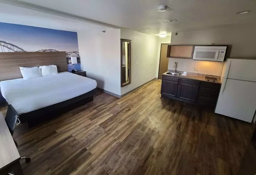 ホテル Clarion Pointe Bettendorf  Quad Cities