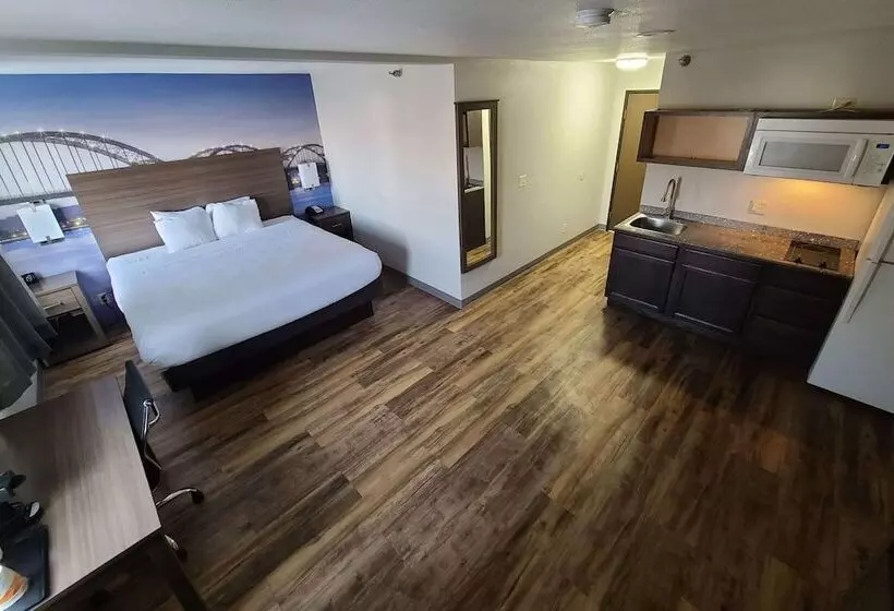 ホテル Clarion Pointe Bettendorf  Quad Cities