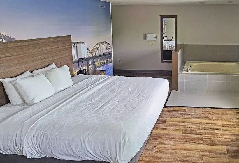 ホテル Clarion Pointe Bettendorf  Quad Cities