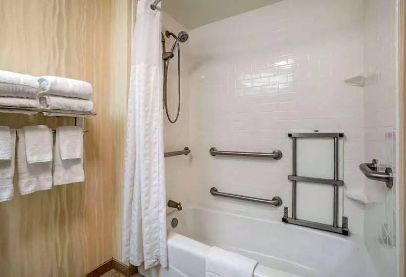 فندق Comfort Inn & Suites Newark Wilmington