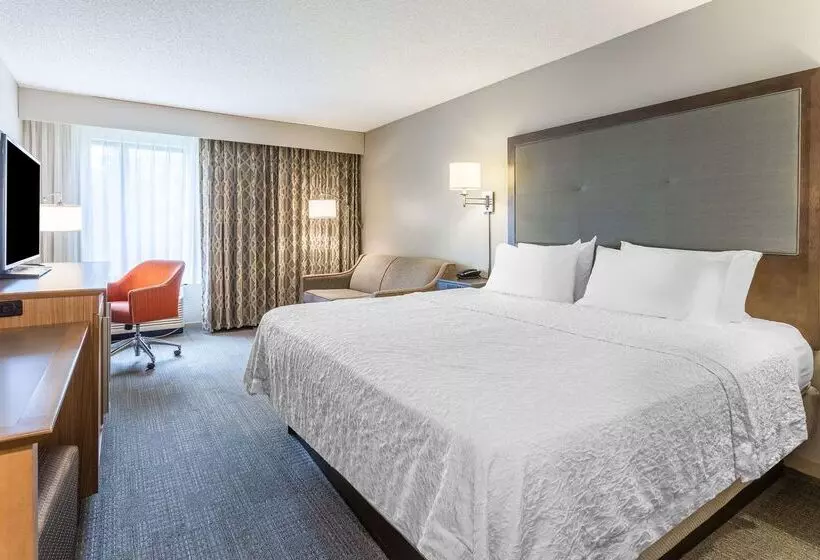 هتل Hampton Inn Eau Claire