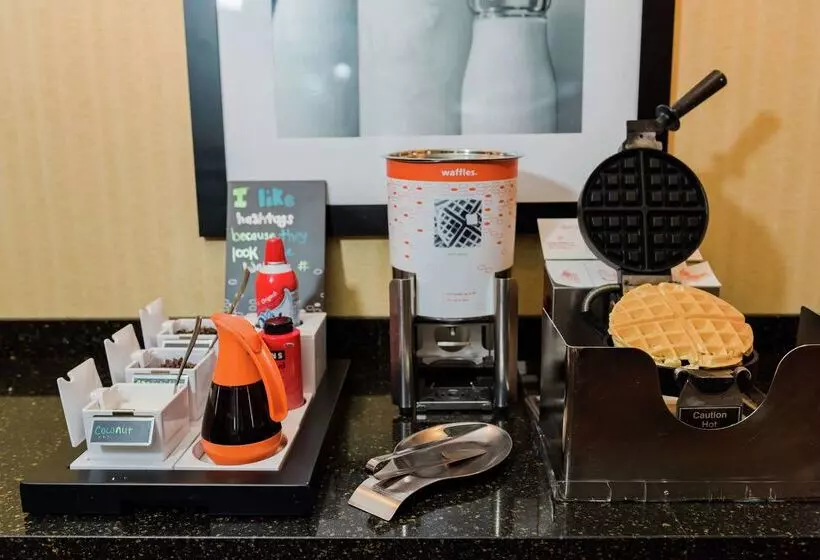 هتل Hampton Inn Eau Claire