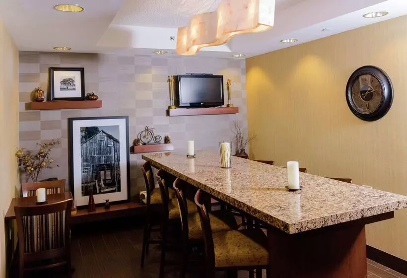 هتل Hampton Inn Eau Claire