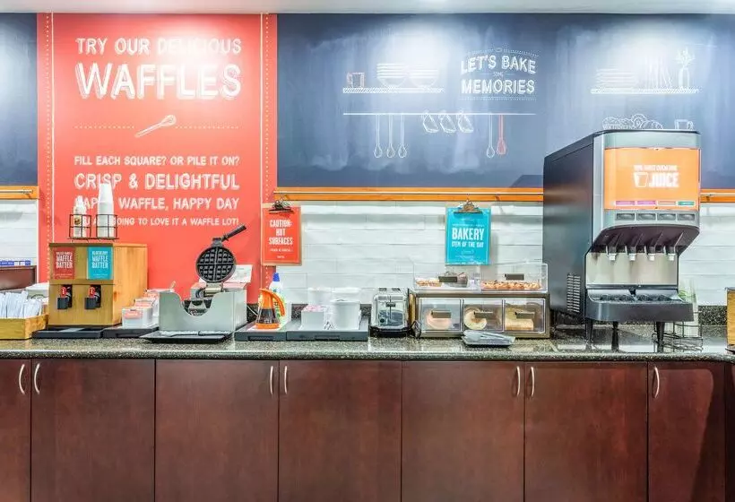 هتل Hampton Inn Eau Claire