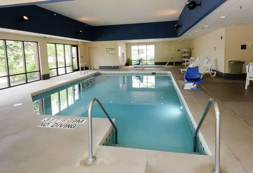 هتل Hampton Inn Eau Claire