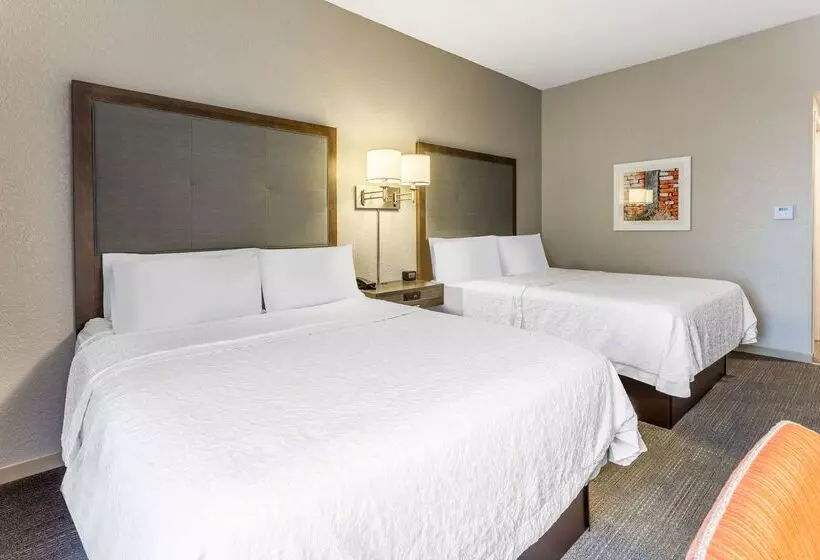 هتل Hampton Inn Eau Claire