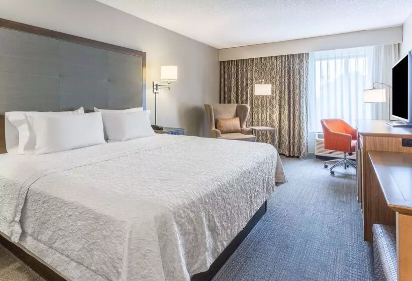 هتل Hampton Inn Eau Claire