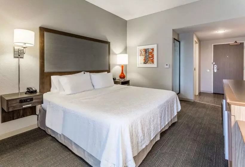 هتل Hampton Inn Eau Claire