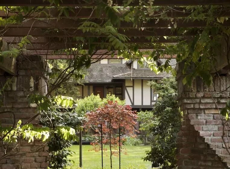 Отель Harvest Inn