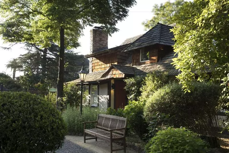 Отель Harvest Inn