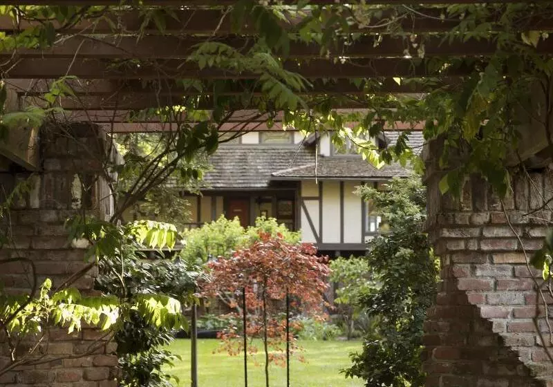 Отель Harvest Inn