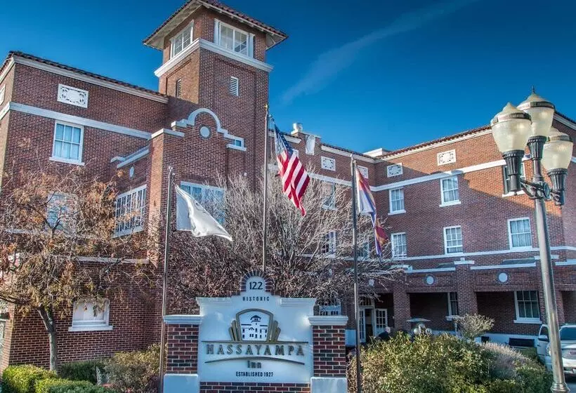 هتل Hassayampa Inn