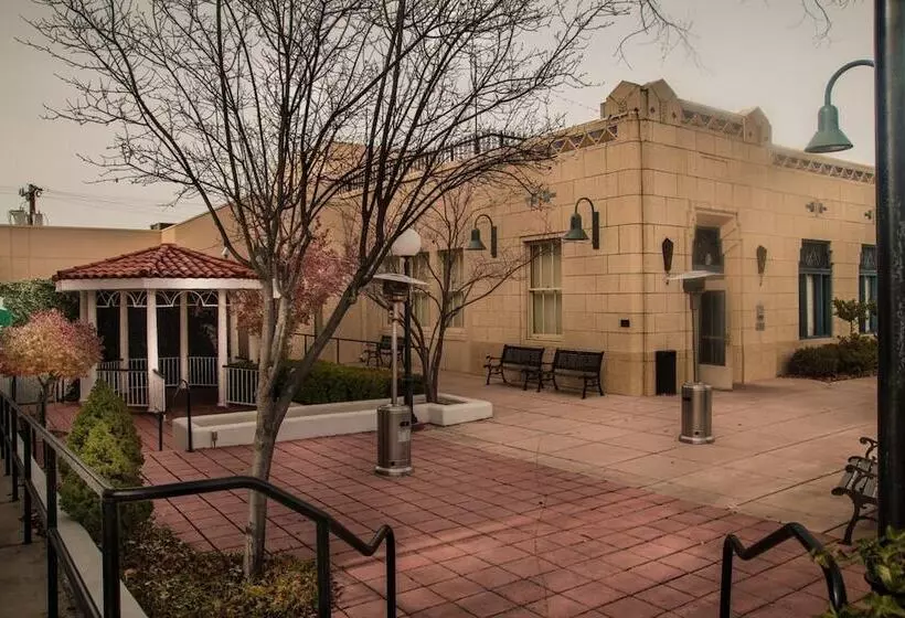 هتل Hassayampa Inn