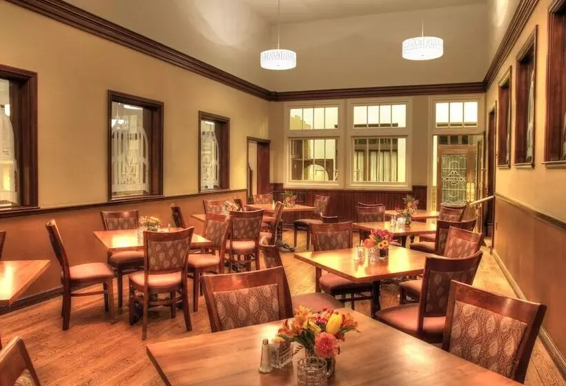 هتل Hassayampa Inn