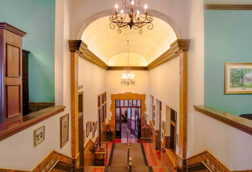 בית מלון כפרי Hassayampa Inn