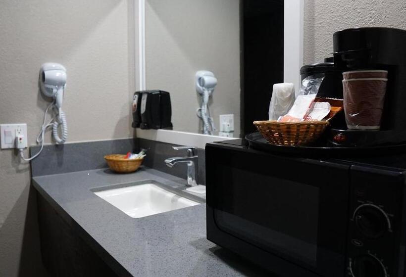 בית מלון כפרי Hawthorne Plaza Inn Near Lax