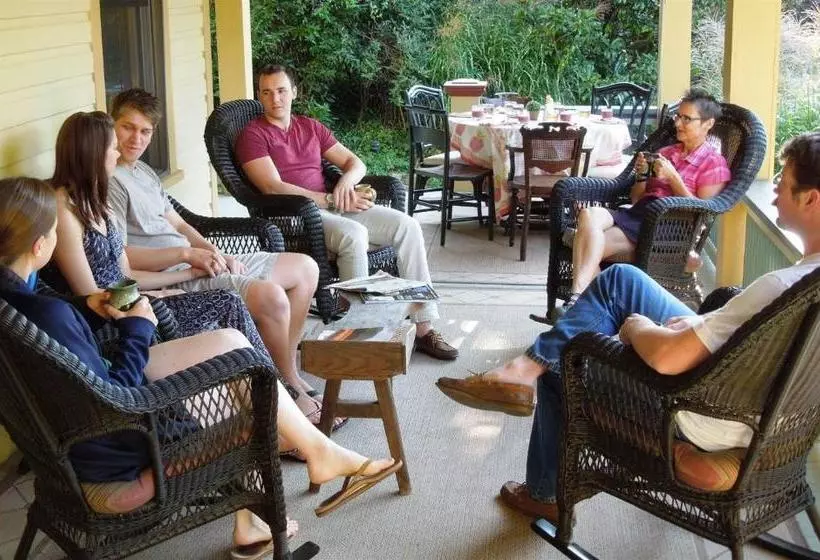 בית מלון כפרי Hill House Bed And Breakfast