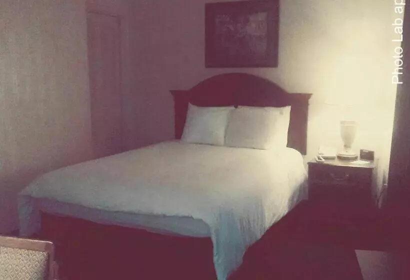 בית מלון כפרי Hillside Inn