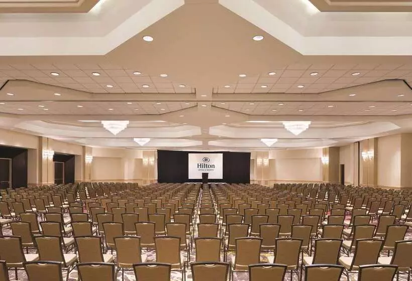 Hilton East Brunswick Hotel & Executive Meeting Center