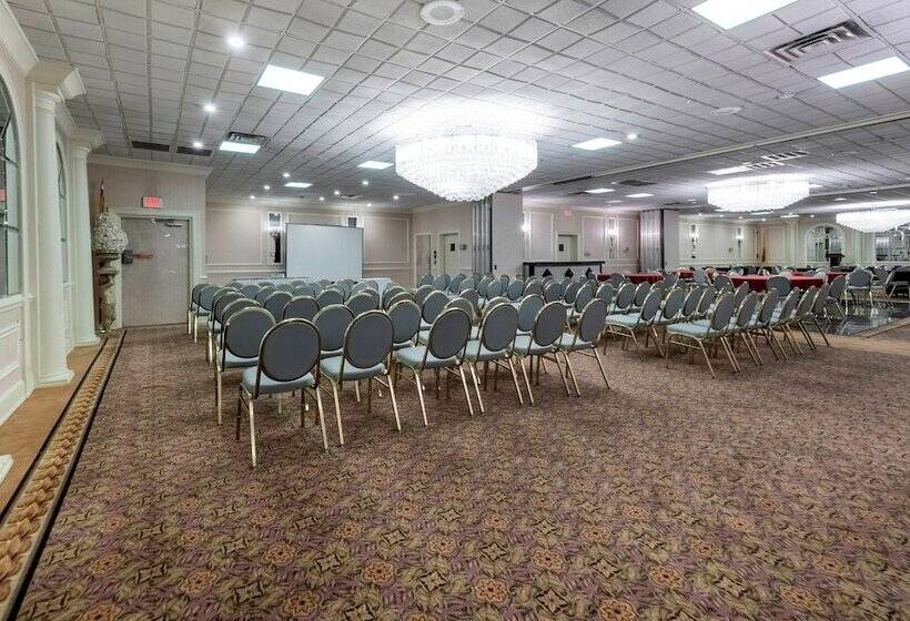 هتل Red Roof Inn Plus Newark Liberty Airport Carteret