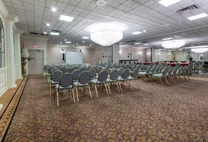 ホテル Red Roof Inn Plus Newark Liberty Airport   Carteret