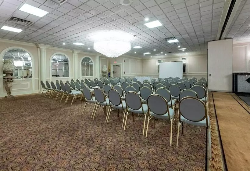 ホテル Red Roof Inn Plus Newark Liberty Airport   Carteret