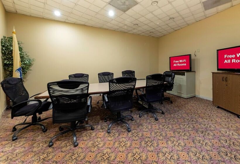 هتل Red Roof Inn Plus Newark Liberty Airport Carteret