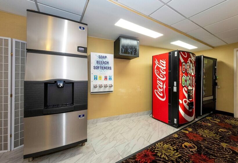 هتل Red Roof Inn Plus Newark Liberty Airport Carteret