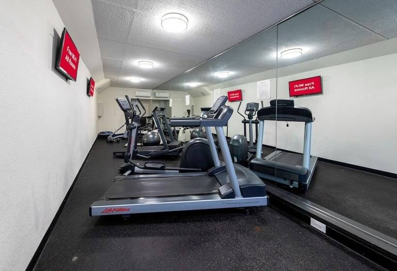 هتل Red Roof Inn Plus Newark Liberty Airport Carteret