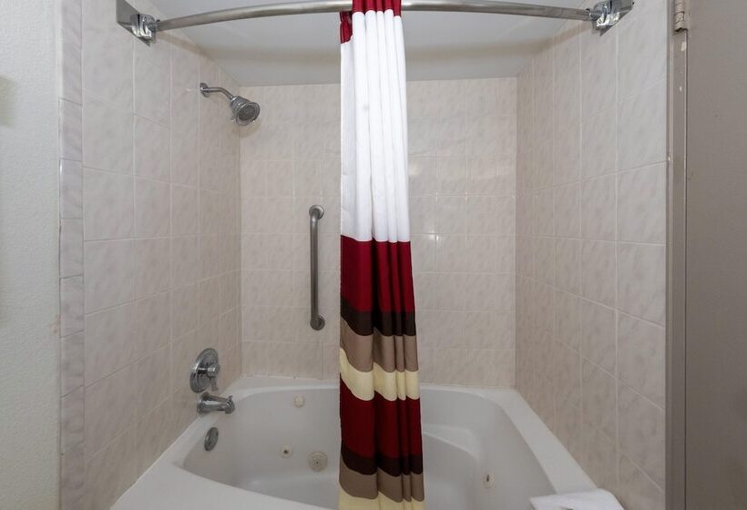 هتل Red Roof Inn Plus Newark Liberty Airport Carteret